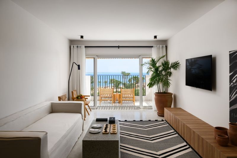 1 bedroom suite sea view