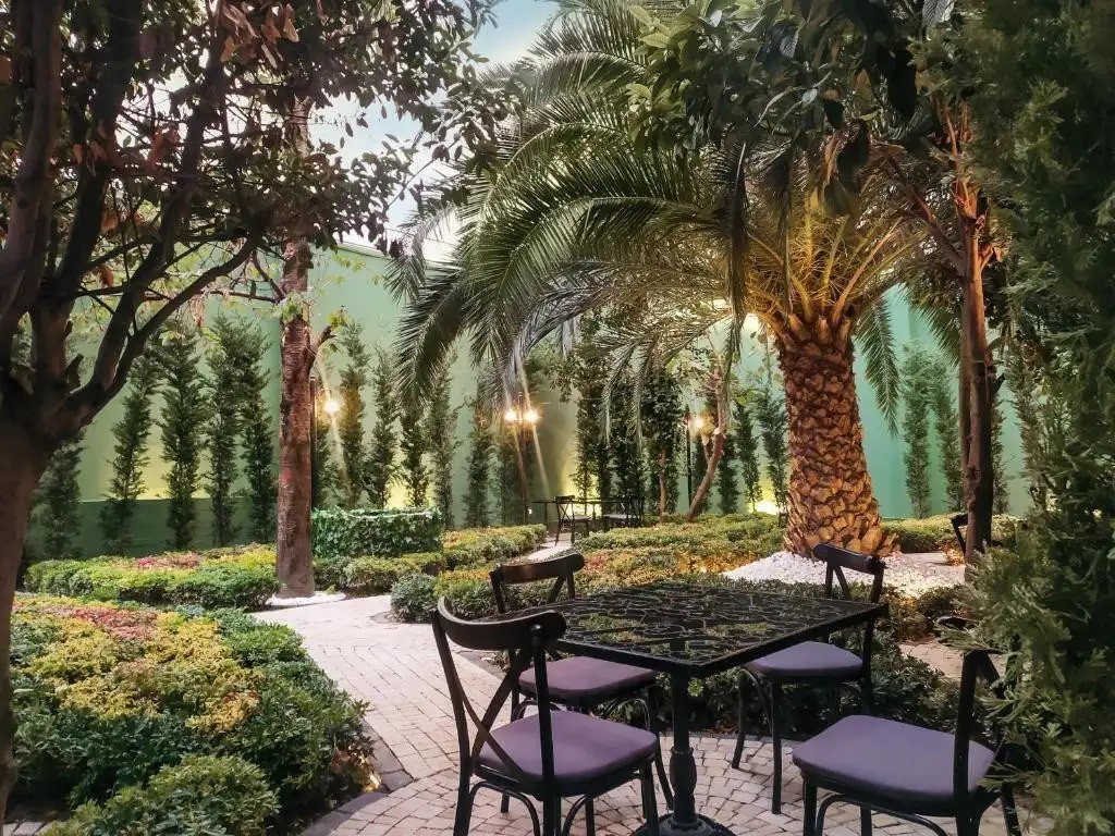 WALTON GARDENS PERA