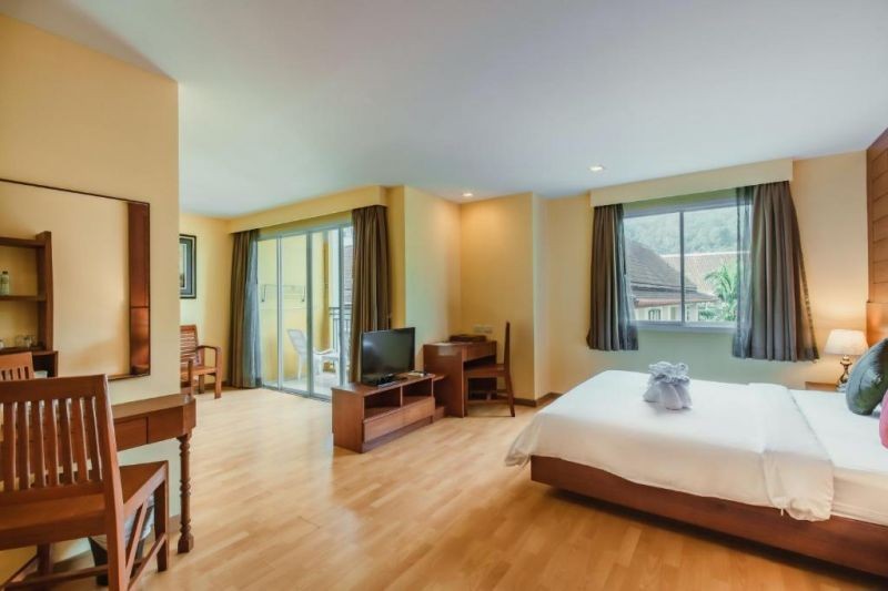 executive suite pool view
