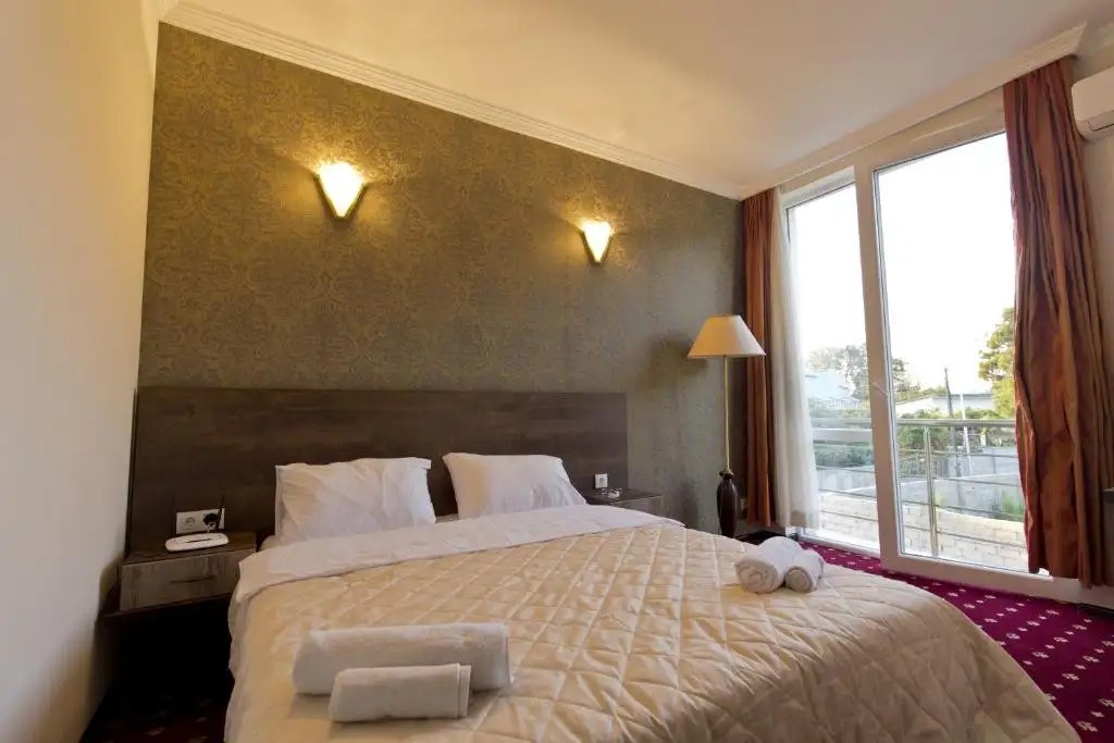 ORANGE HOTEL