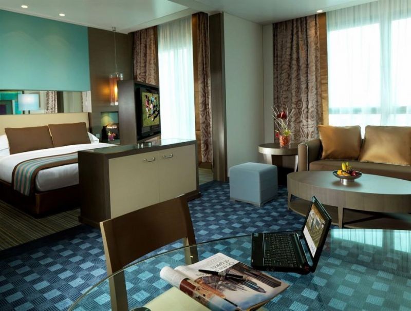 junior suite lounge access