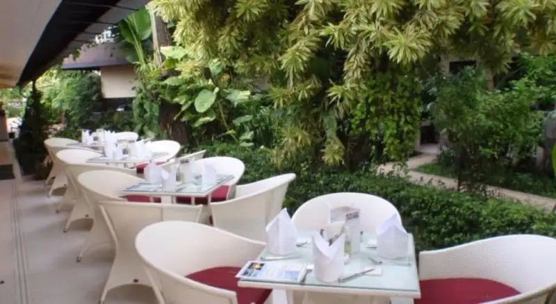 LOKAL PHUKET