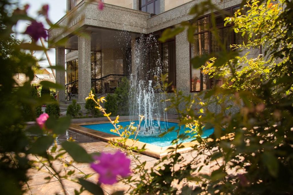 DISCOVERY HOTEL