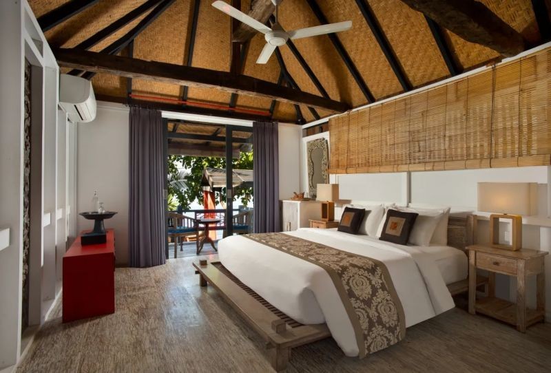 amed romantic beachfront cottage