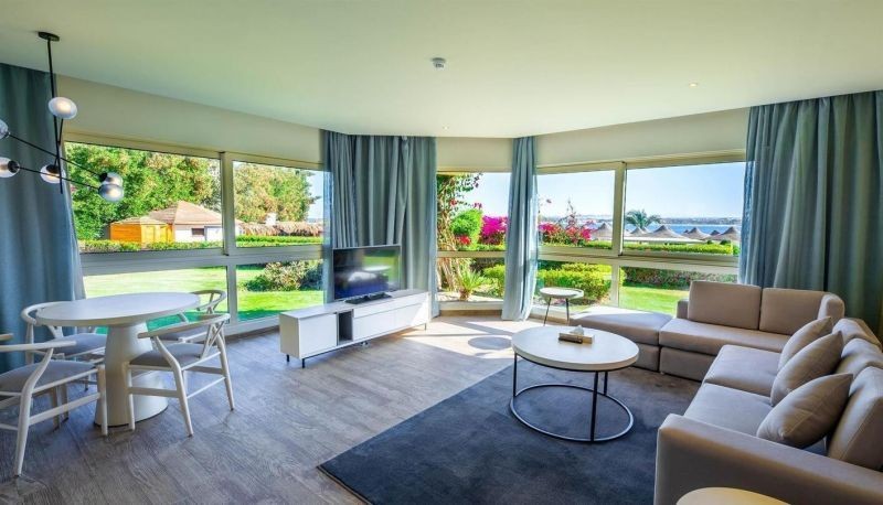 royal suite garden or pool (only adults 18+)