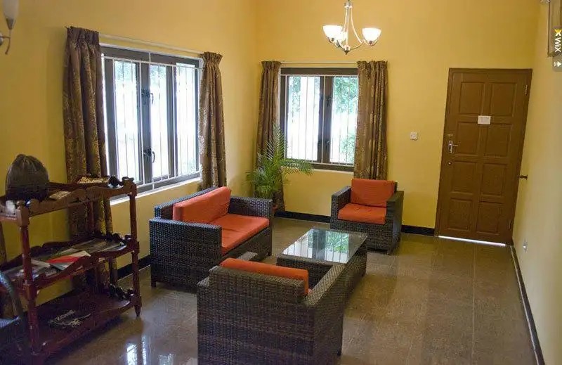 GEORGINAS COTTAGE BEACH GUEST HOUSE