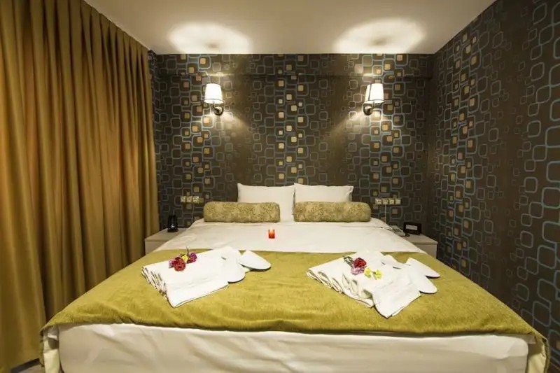 KUZEN OTEL ADULTS ONLY