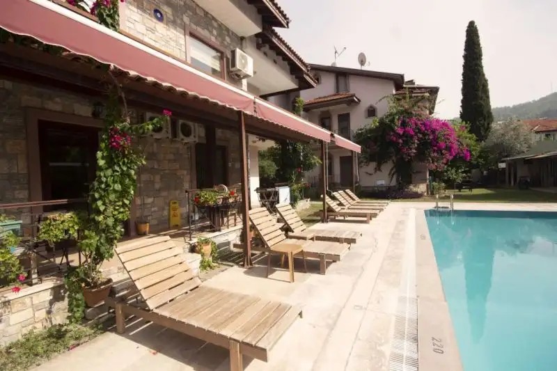 VIRA APART HOTEL & SUITES