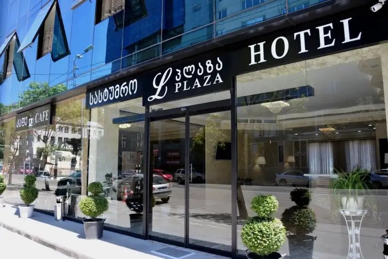 L PLAZA