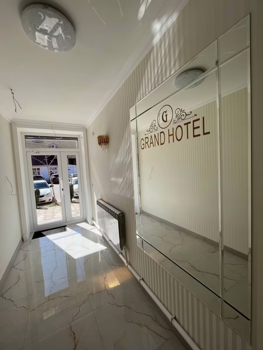 GRAND HOTEL