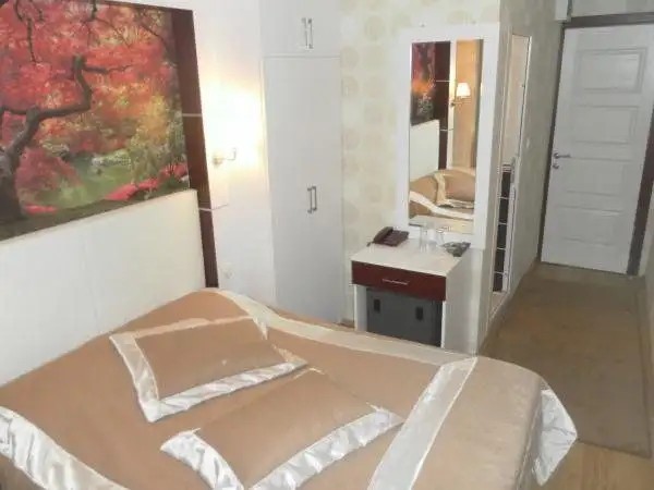 HOTEL LA WHITE