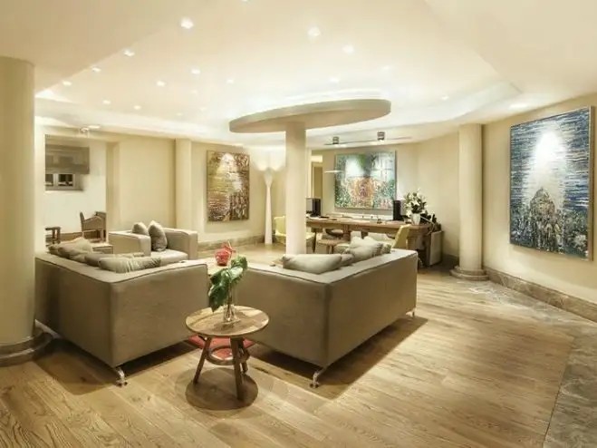 TOMTOM SUITES
