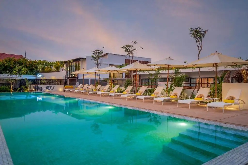 THE AVIARY HOTEL