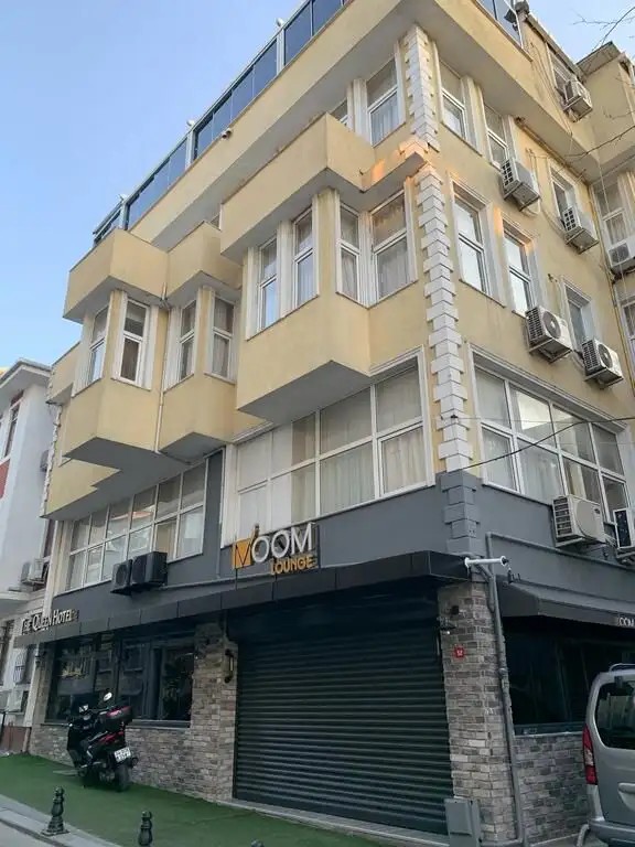 THE QUEEN HOTEL