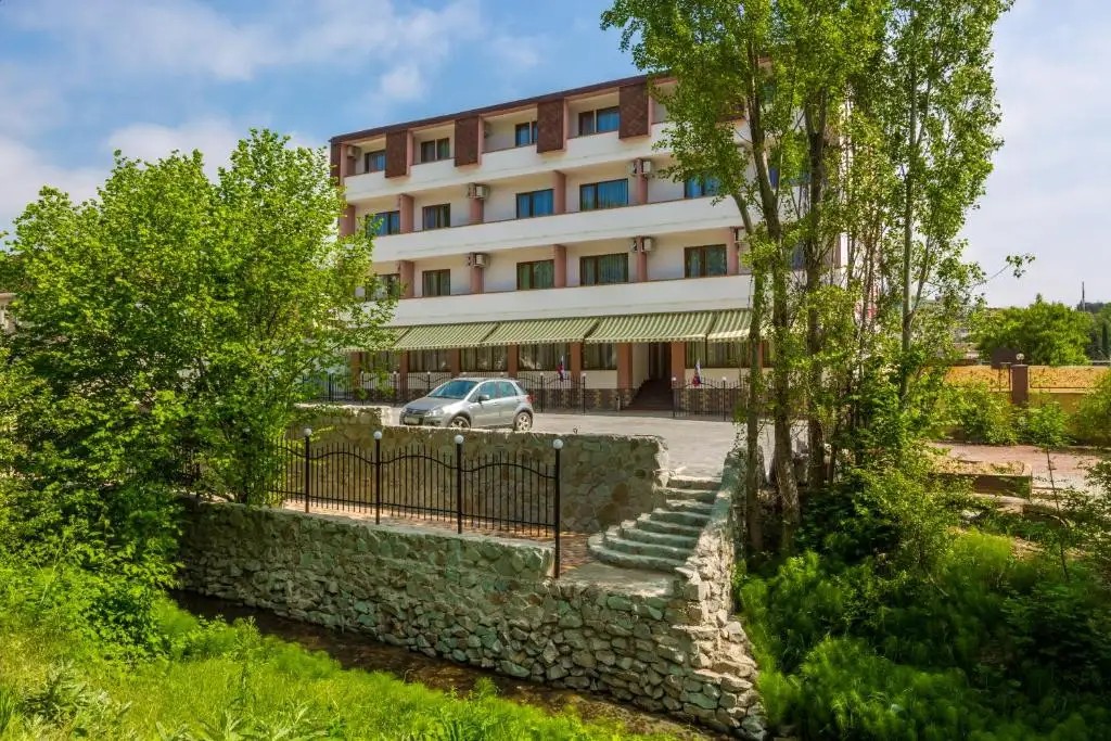 ТАНАИС АЛУШТА