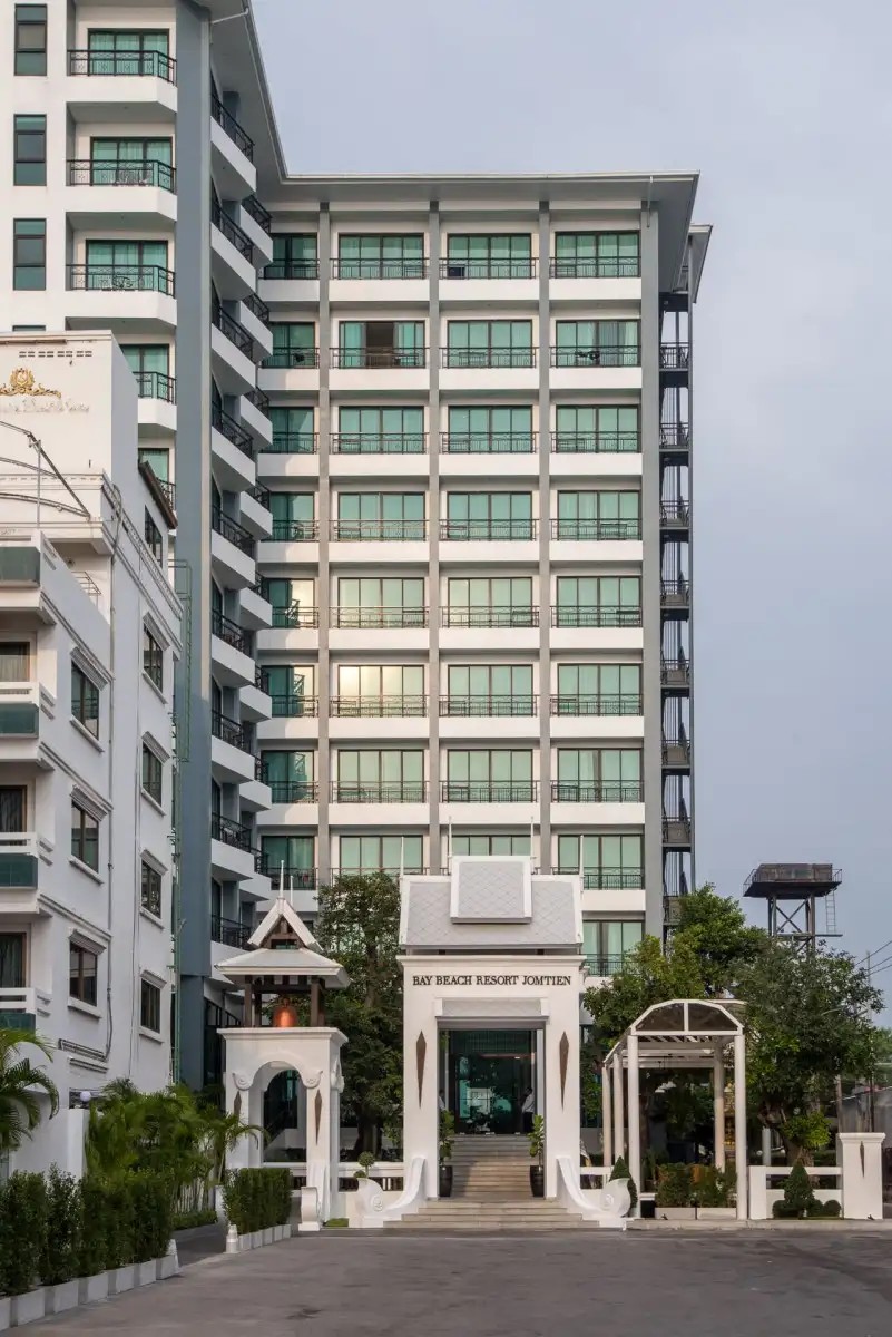 BAY BEACH RESORT JOMTIEN