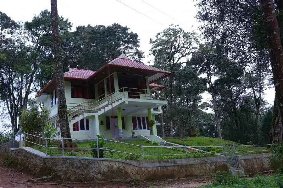 DEEP WOODS RESORT