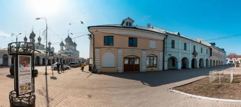 РУССКОЕ ПОДВОРЬЕ