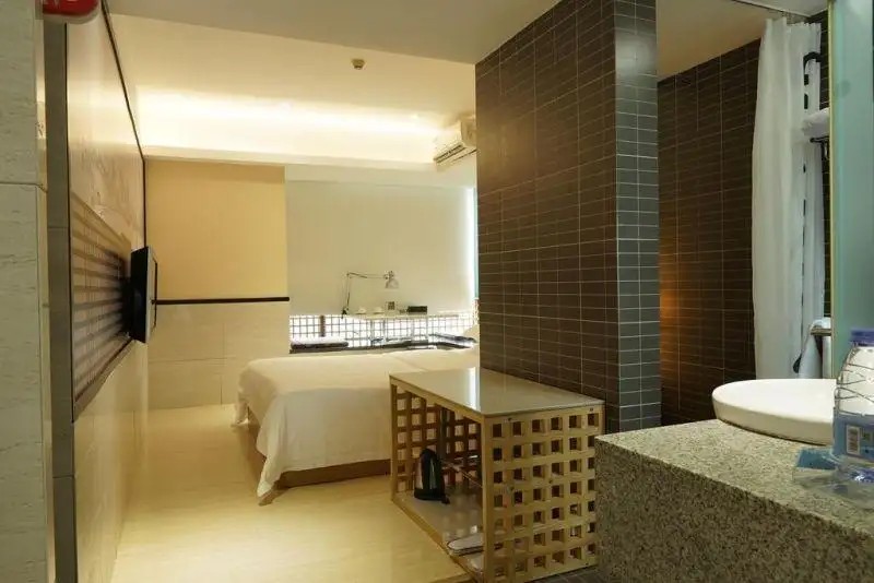 TIMMY HOTEL