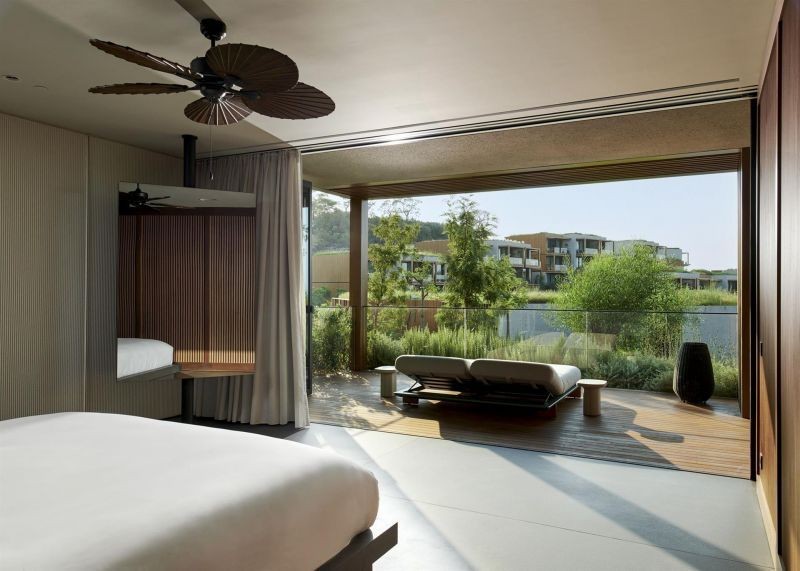 royal suite land view