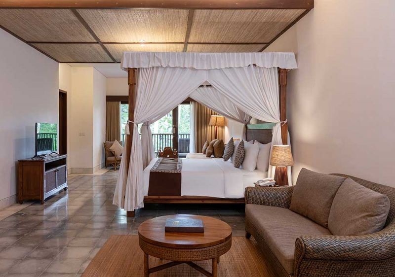 river valley suite with private jacuzzi