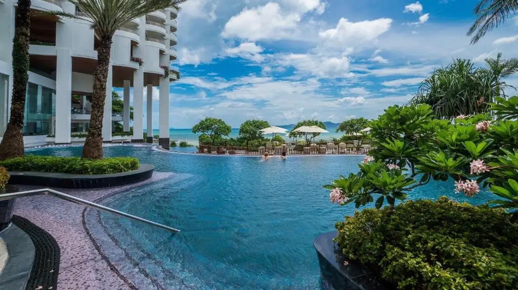 ROYAL CLIFF GRAND