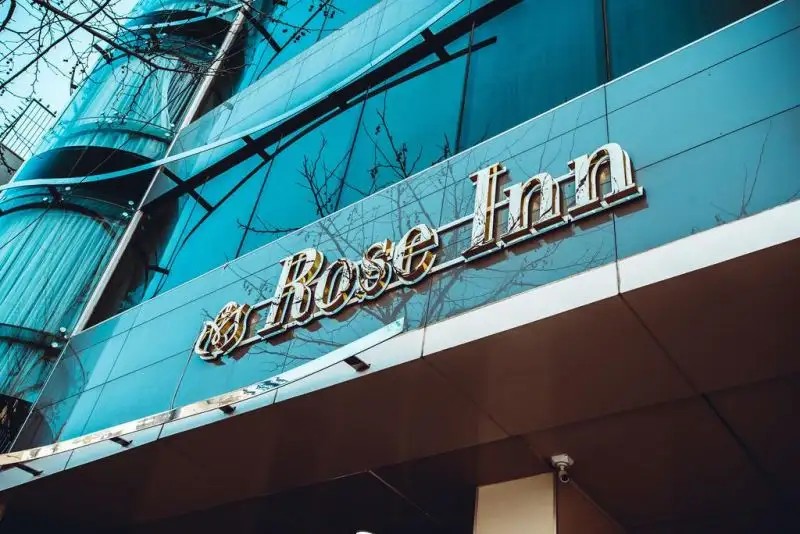 ROSE INN