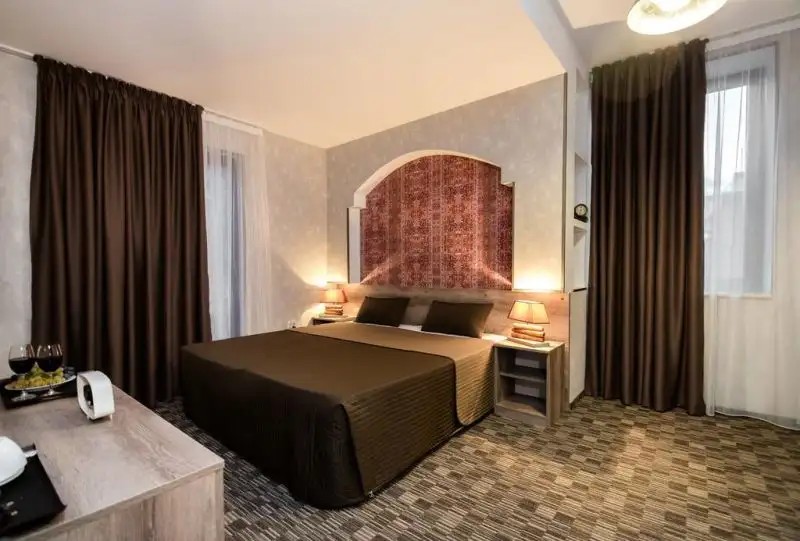 OLD SIDE HOTEL