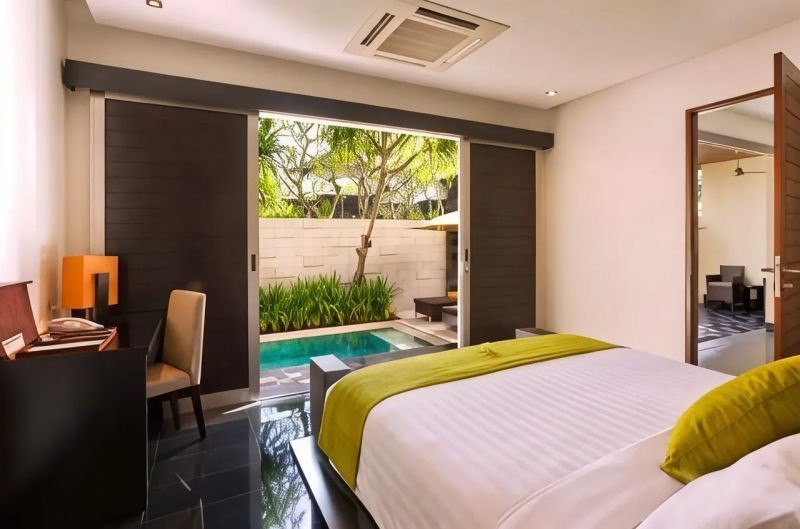 deluxe pool villa