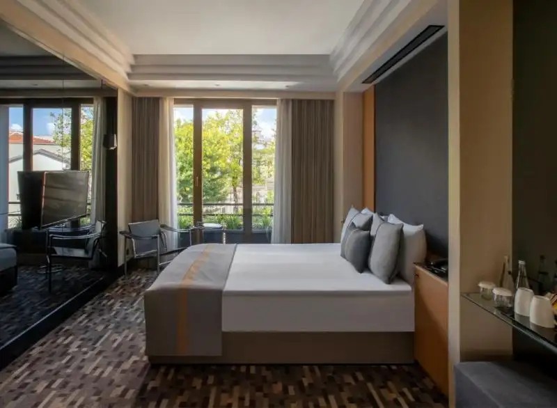 TAN HOTEL