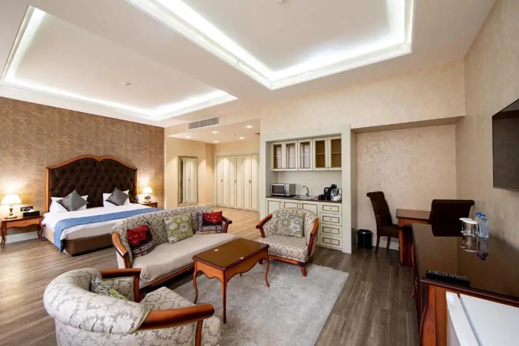 SAPPHIRE INN