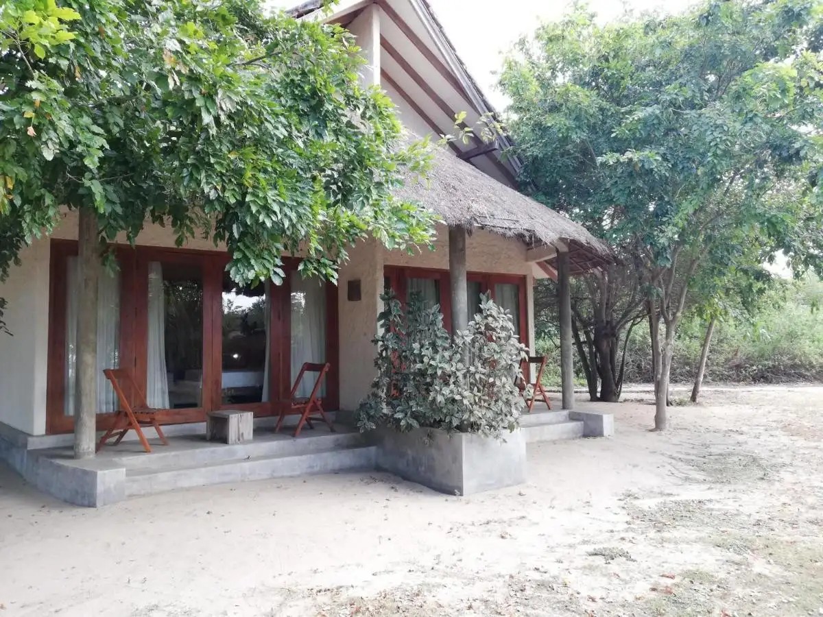GIMAN FREE BEACH RESORT