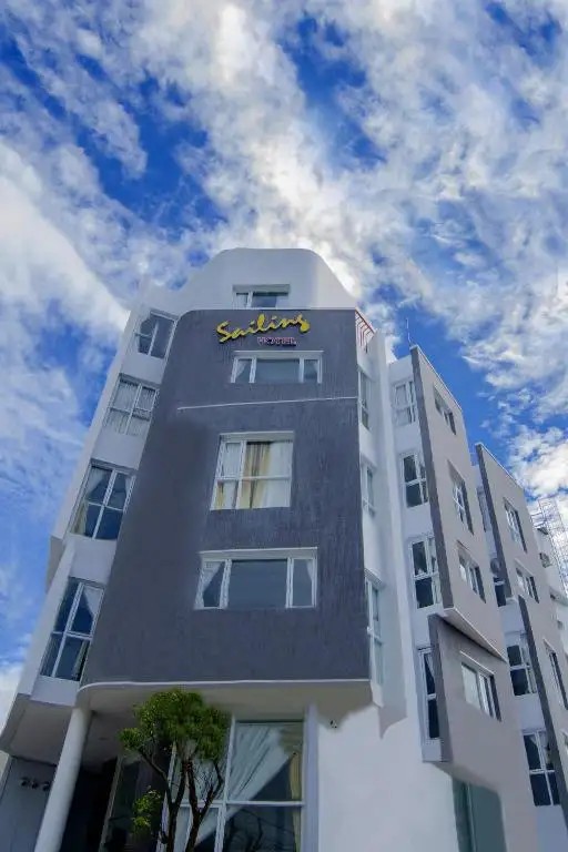 SAILING HOTEL