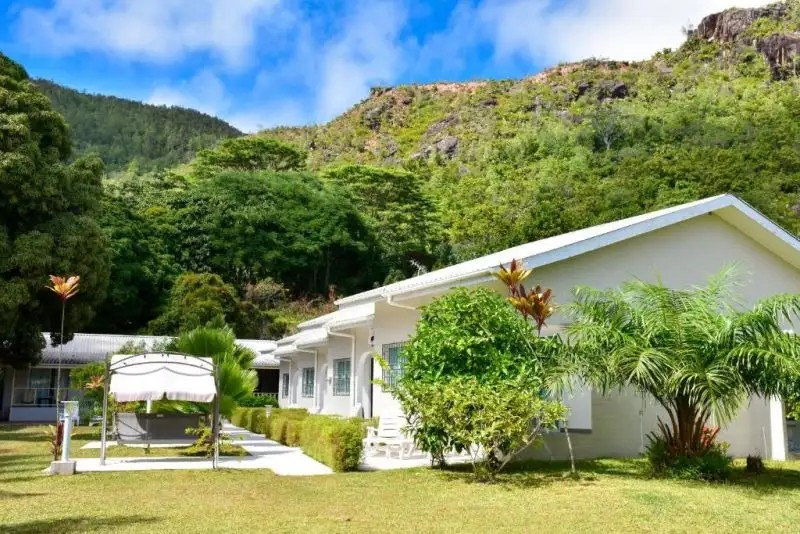 HIDEAWAY HOLIDAY APARTMENTS