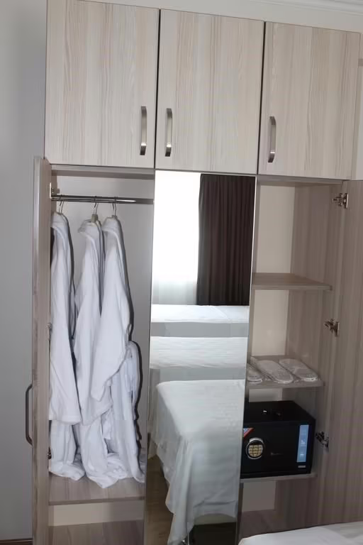 GREMI HOTEL
