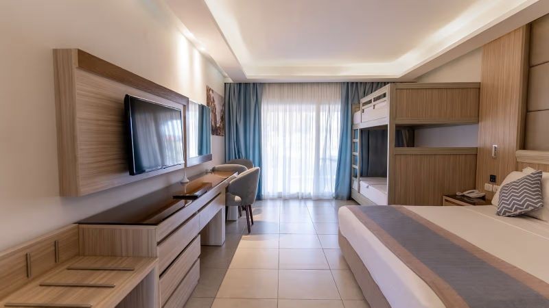 deluxe bunkbed pool view