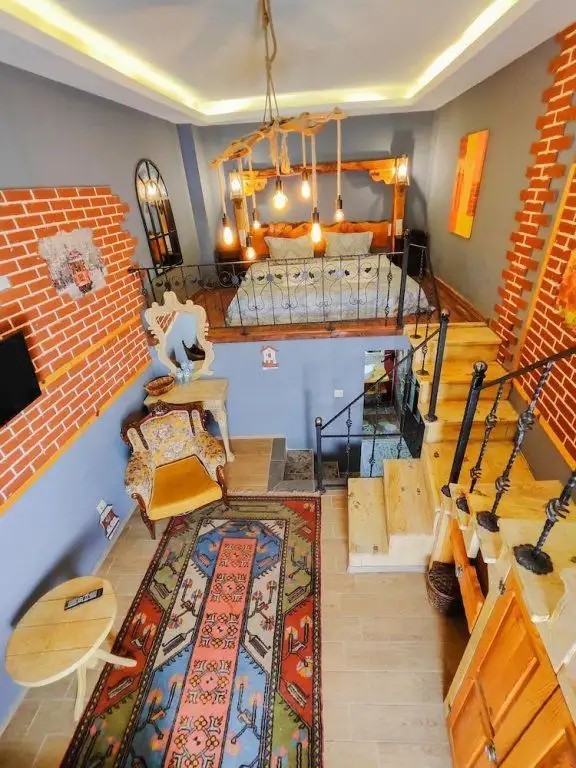 VINTAGE CAVE HOUSE