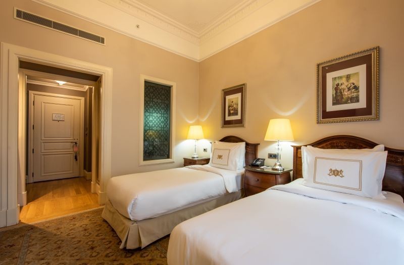 deluxe pera view room