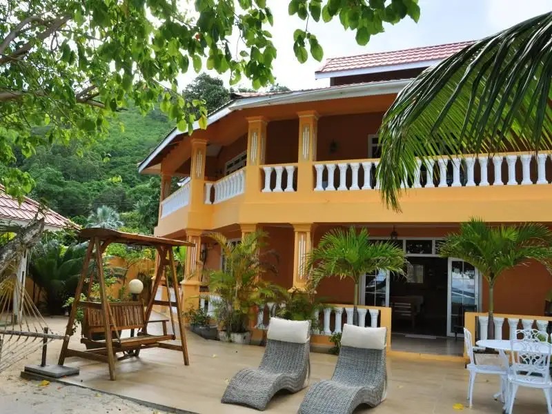 VILLA DORADO
