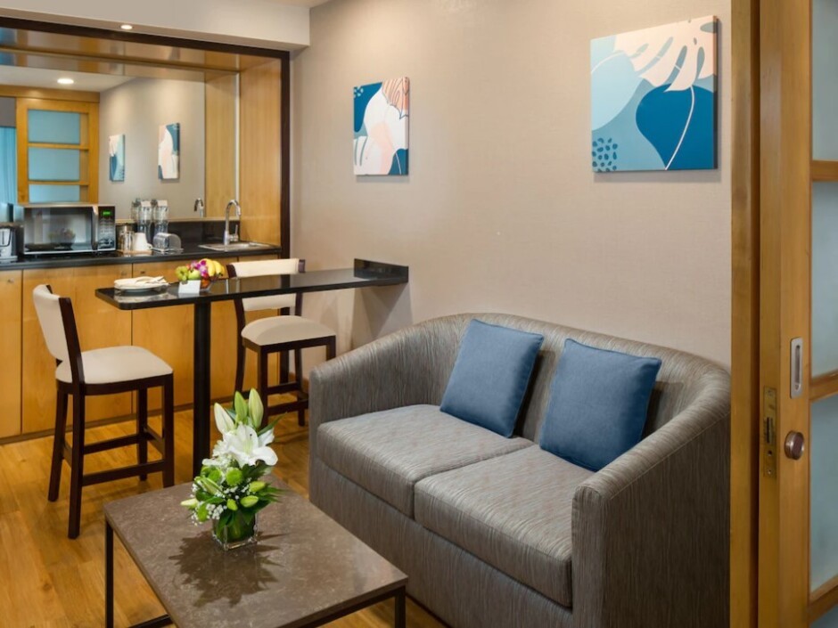 SAVOY SUITES APARTMENTS