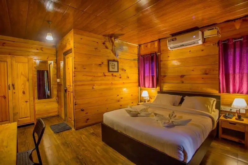 MARINERS BAY RESORT