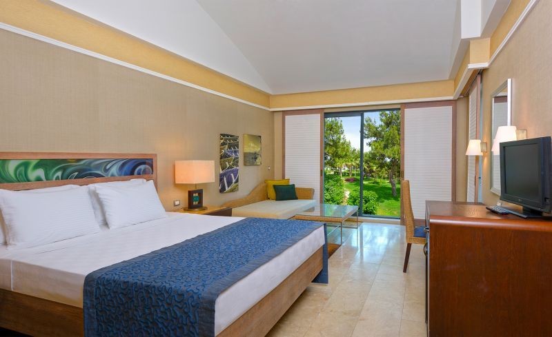 family suite land view
