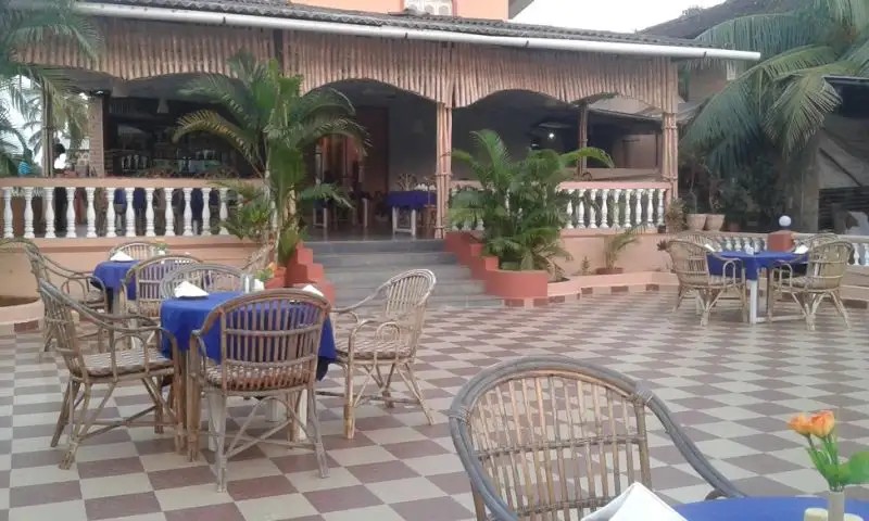 HILLS DEN GUEST HOUSE