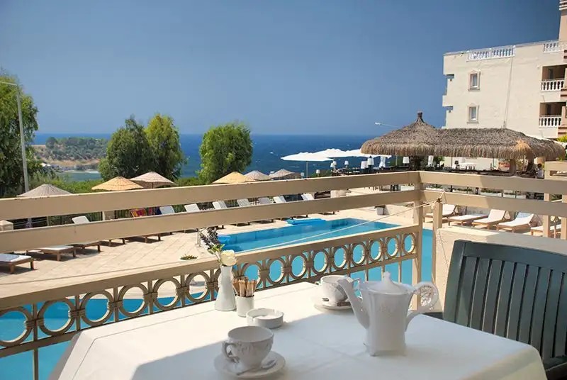 HOTEL CARINA