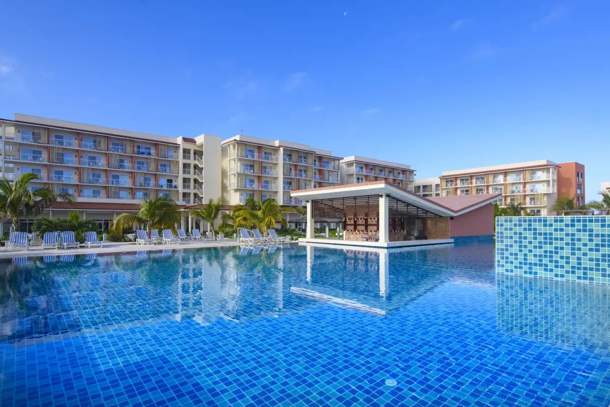 GRAND ASTON CAYO PAREDON
