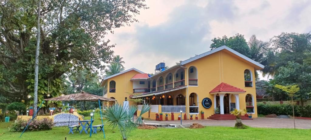 CARINA BEACH RESORT