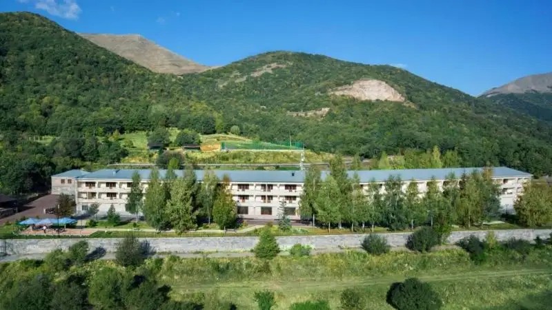 CRYSTAL RESORT