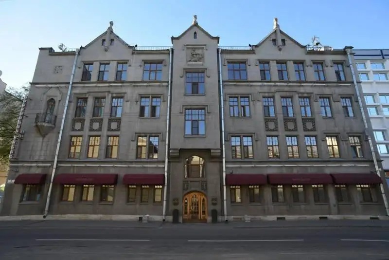 LANCASTER COURT HOTEL