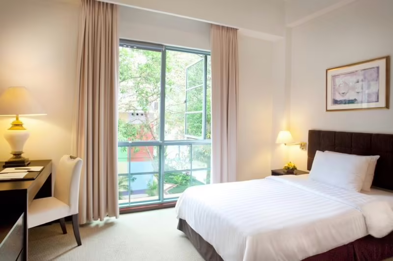 DIAMOND WESTLAKE SUITES