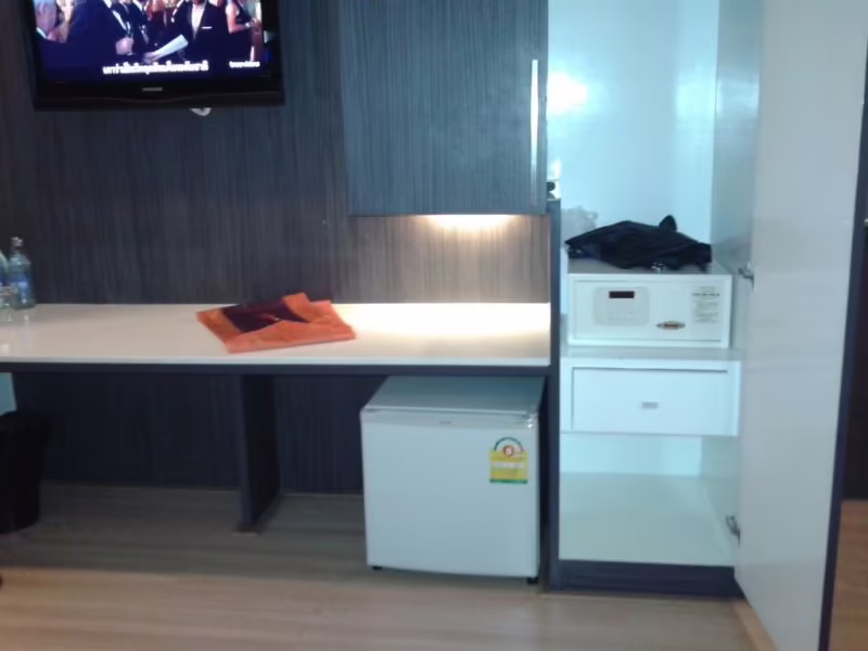 ICHECK INN SUKHUMVIT SOI 11 (EX. NARRY NANA BANGKOK)
